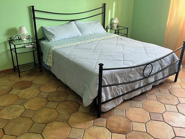 Room, 3 Bedrooms, Balcony, Garden View