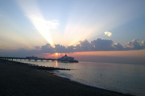 Palatial Central Seafront Villa Zen Garden BBQ Superking Bedroom Suites parking