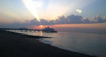 Palatial Central Seafront Villa Zen Garden BBQ Superking Bedroom Suites parking