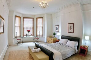 7 bedrooms, desk, iron/ironing board, free WiFi