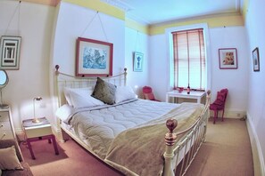 7 bedrooms, desk, iron/ironing board, free WiFi