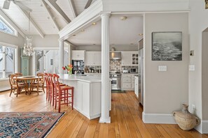 Fridge, microwave, oven, stovetop - Elegant Coastal Retreat: Serene Luxury Living in Falmouth Foreside (Falmouth)