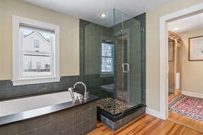 Bathtub, towels - Elegant Coastal Retreat: Serene Luxury Living in Falmouth Foreside (Falmouth)
