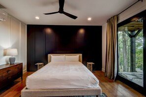 6 habitaciones, tabla de planchar con plancha, wifi y ropa de cama