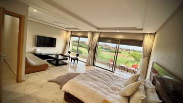 4 Schlafzimmer, Zimmersafe, Bügeleisen/Bügelbrett, WLAN