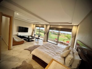 4 Schlafzimmer, Zimmersafe, Bügeleisen/Bügelbrett, WLAN