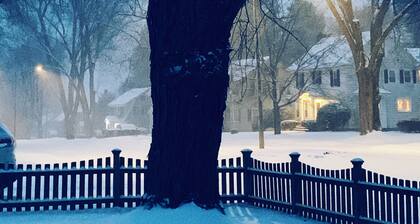 A Cozy 100 yr old New England Berkshires Dutch Colonial.
Long term available.