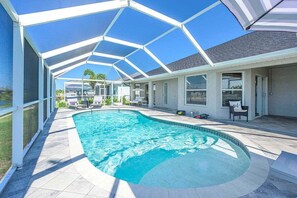 Een verwarmd zwembad