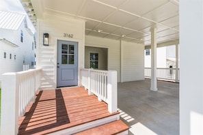Exterior detail - Dixieland Delight at River Rocks Plantation (Guntersville)