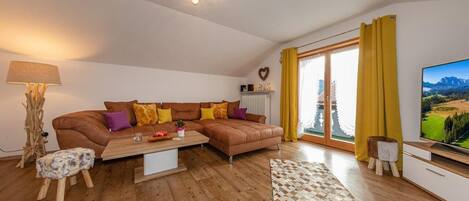 TV, livros, aparelho de som