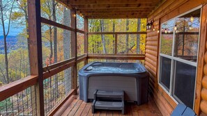 Outdoor spa tub - Wears Beary Grateful Retreat - Brand New 2BR Real Log Cabin in Wears Valley!! (Sevierville)