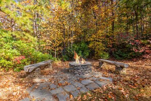 Property grounds - Nantahala Nights, sleeps 9, hot tub, arcade games, with Smoky Mnt Views! (Bryson City)