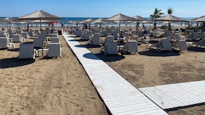 Private beach nearby, beach bar - MERYAM SUIT DELUX HOTEL (Manavgat)