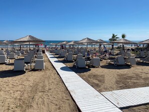 Private beach nearby, beach bar - MERYAM SUIT DELUX HOTEL (Manavgat)