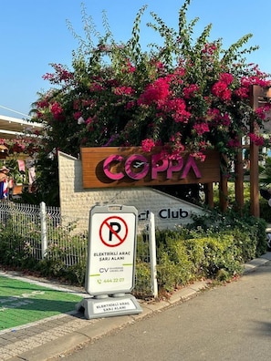 Private beach nearby, beach bar - MERYAM SUIT DELUX HOTEL (Manavgat)