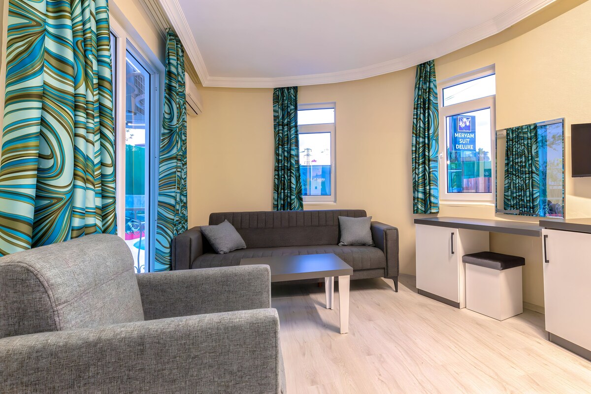 Meryam Suit Deluxe Transfer