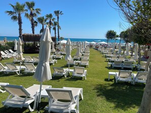 Privéstrand vlakbij, een strandbar