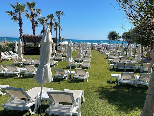 Private beach nearby, beach bar - MERYAM SUIT DELUX HOTEL (Manavgat)