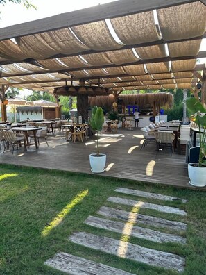 Private beach nearby, beach bar - MERYAM SUIT DELUX HOTEL (Manavgat)