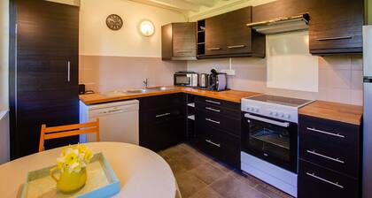 L'If, ground floor flat in a beautiful house, close to the beach