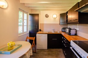 Kühlschrank, Mikrowelle, Ofen, Geschirrspüler