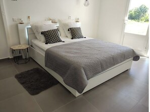 3 Schlafzimmer, Bügeleisen/Bügelbrett, Reisekinderbett, Bettwäsche