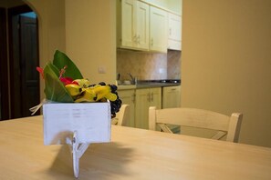 Departamento, 2 habitaciones, patio | Restaurantes