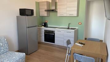 Mikrowelle, Ofen, Herdplatte, Geschirrspüler