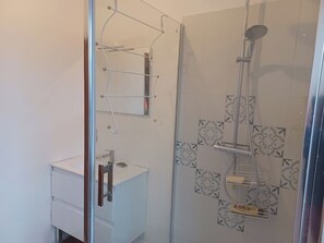 Handtücher, Seife, Toilettenpapier