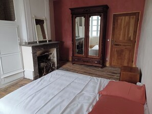 6 chambres, fer et planche à repasser, Wi-Fi