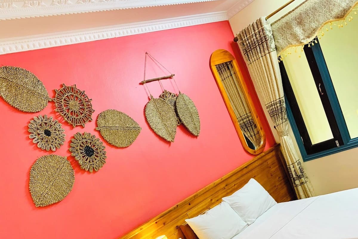 Double Room | Desk, free WiFi, bed sheets