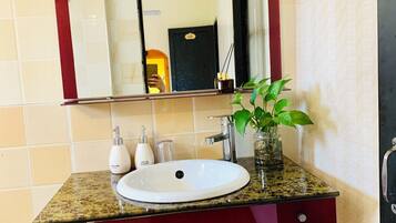 Rainfall showerhead, free toiletries, hair dryer, bathrobes