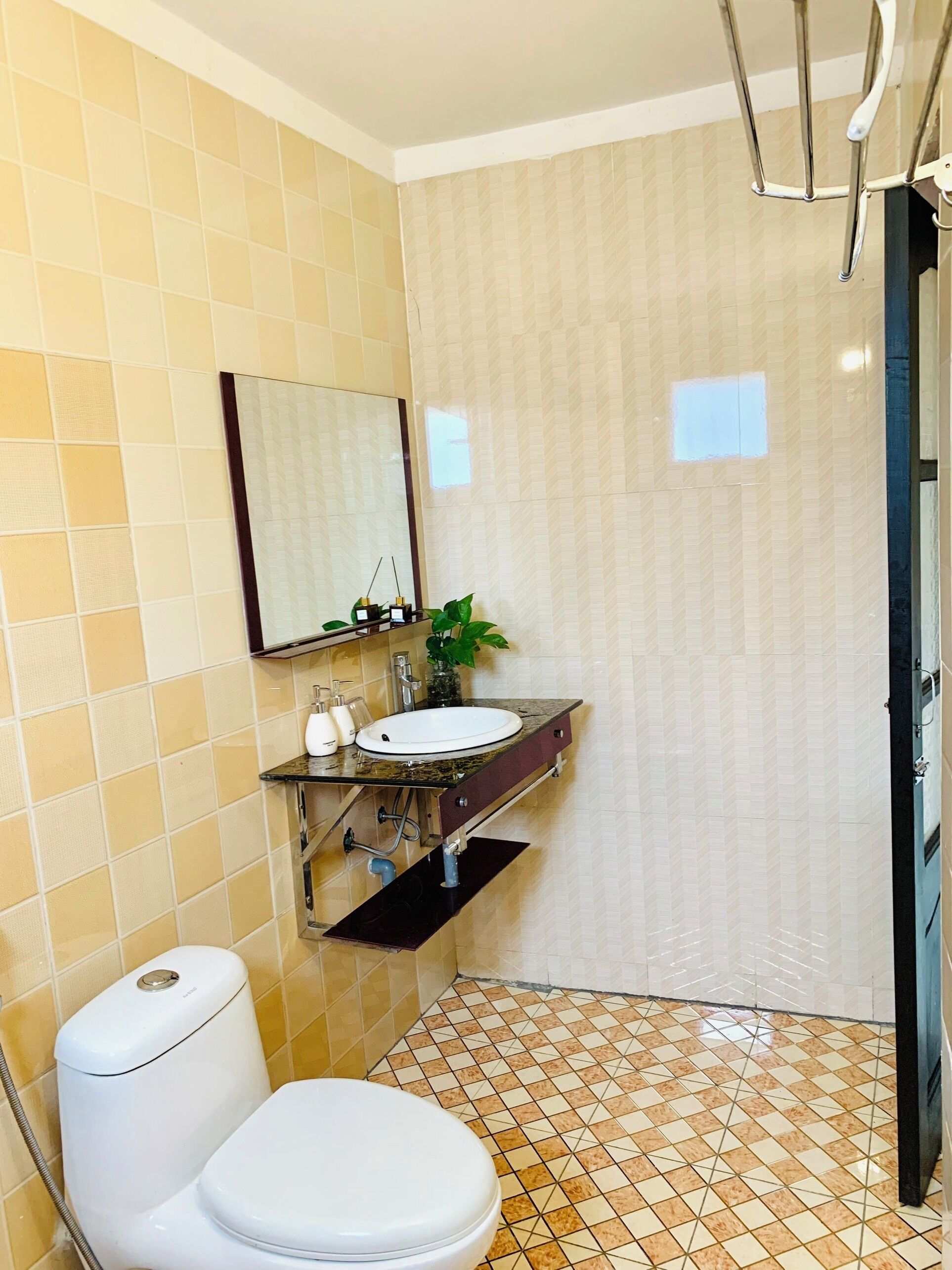 Rainfall showerhead, free toiletries, hair dryer, bathrobes