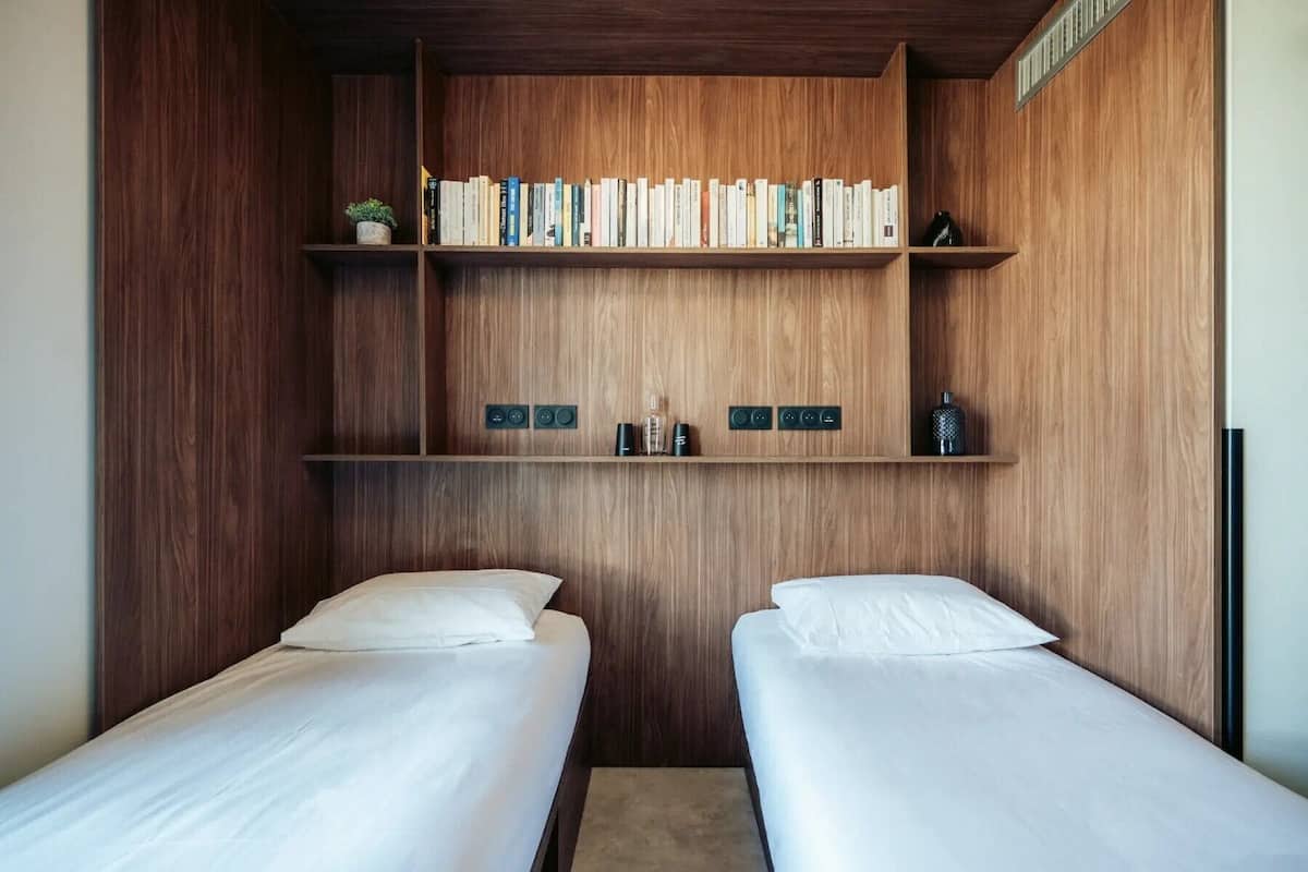 Standaard vierpersoonskamer | 1 slaapkamer, luxe beddengoed, verduisterende gordijnen