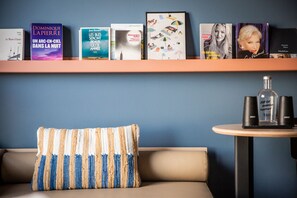 Sengetøy av topp kvalitet, blendingsgardiner og lydisolert