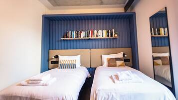 Standard-Vierbettzimmer | Hochwertige Bettwaren, Verdunkelungsvorhänge, schallisolierte Zimmer