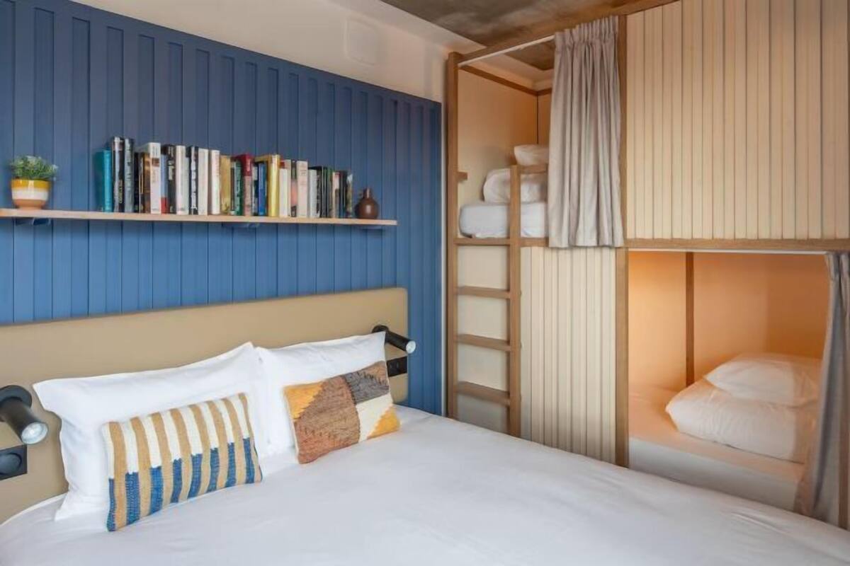 1 Schlafzimmer, hochwertige Bettwaren, Verdunkelungsvorhänge