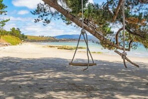 Beach - 5 minutes to the Beach! Family sized residence for your next holiday escape! (Dennes Point)