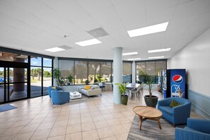 Interior - Beautifully decorated condo just steps away from the Kiva golf course! (Gulf Shores)