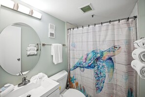 Baignoire, serviettes fournies