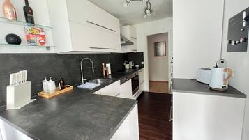 Fridge, microwave, oven, stovetop