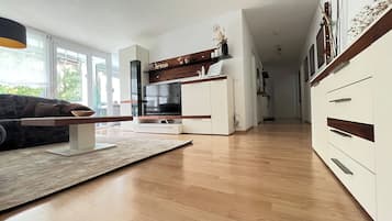 Smart TV, table tennis, books, stereo