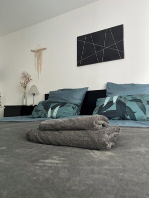 1 bedroom, iron/ironing board, WiFi, bed sheets - Zentrumsnahe Ferienwohnung am Fuße der Burgruine Hohenneuffen (Neuffen)