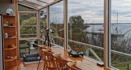 Flinders Island - Self Contained Holiday Home - Lady Barron - "Masters Quarters"