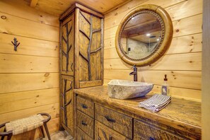 Ensemble douche/baignoire, sèche-cheveux, serviettes fournies