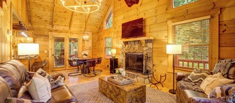 River Haven - Elegant Cabin Tucked Away on the Toccoa River