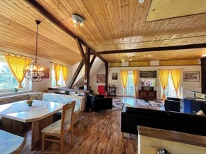 Televisión y chimenea 