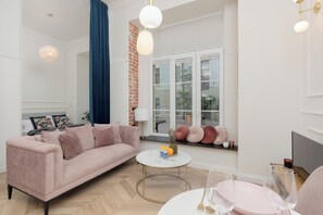 Studio, Kitchen | Free WiFi, bed sheets - Studio Piotrkowska 37 by Renters (Lodz)