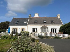 Exterior - Fisherman's house / Penty in Plogoff with terrace, garden and sea view near the beach (Plogoff)