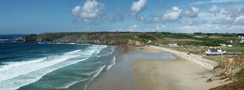 Fisherman's house / Penty in Plogoff with terrace, garden and sea view near the beach